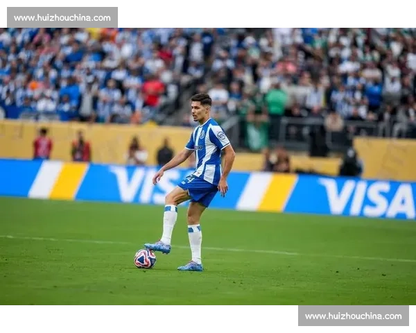 波尔图后卫莫拉：防守梅西是生涯殊荣，他用任意球诠释传奇