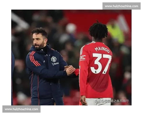 费内巴切锁定沃克！曼城放行 + 高薪诱惑，英格兰老将迎职业生涯十字路口